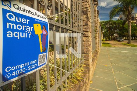 Casa à venda com 300m², 3 quartos e 4 vagas Casa à venda com 300m², 3 quartos e 4 vagasPlaquinha
