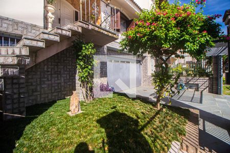 Casa à venda com 300m², 3 quartos e 4 vagas Casa à venda com 300m², 3 quartos e 4 vagasPátio