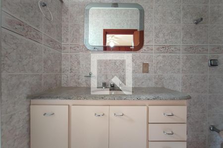 Casa à venda com 360m², 3 quartos e 4 vagasBanheiro Suíte 2