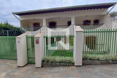 Casa à venda com 360m², 3 quartos e 4 vagasFachada 