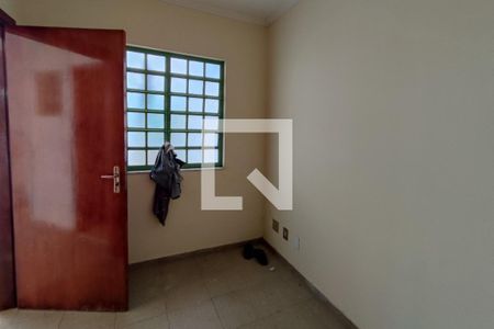 Casa à venda com 360m², 3 quartos e 4 vagasQuarto de Serviço