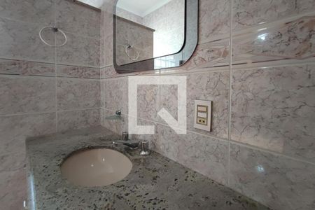 Casa à venda com 360m², 3 quartos e 4 vagasBanheiro Suíte 2