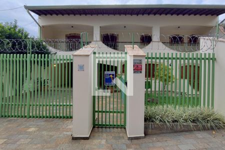 Casa à venda com 360m², 3 quartos e 4 vagasPLACA INSTALADA NA FACHADA