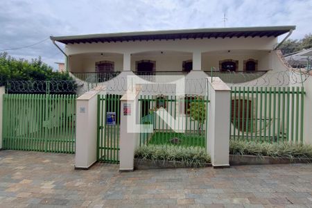 Casa à venda com 360m², 3 quartos e 4 vagasFachada 