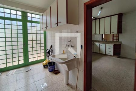 Casa à venda com 360m², 3 quartos e 4 vagasÁrea de Serviço