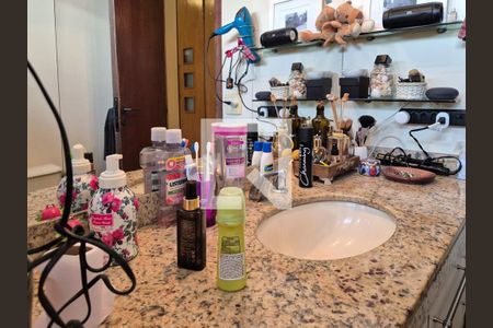 Apartamento à venda com 159m², 4 quartos e 3 vagasBanheiro da Suíte 1