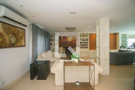 Sala de casa para alugar com 3 quartos, 360m² em Jardim Itu, Porto Alegre