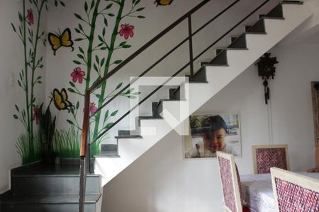 Escada de casa para alugar com 3 quartos, 300m² em Sumaré, São Paulo