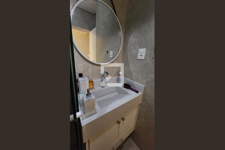Banheiro de kitnet/studio para alugar com 1 quarto, 30m² em Gonzaga, Santos