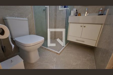 Banheiro de kitnet/studio para alugar com 1 quarto, 30m² em Gonzaga, Santos