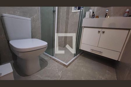 Banheiro de kitnet/studio para alugar com 1 quarto, 30m² em Gonzaga, Santos