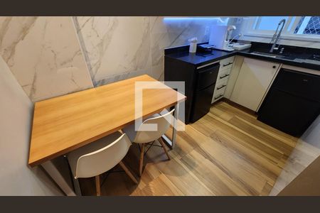 Cozinha de kitnet/studio para alugar com 1 quarto, 30m² em Gonzaga, Santos