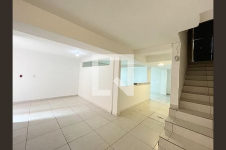 Sala de casa para alugar com 2 quartos, 110m² em Vila Clementino, São Paulo