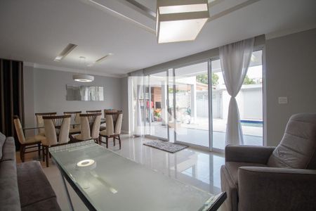Sala de casa de condomínio para alugar com 4 quartos, 280m² em Recreio dos Bandeirantes, Rio de Janeiro
