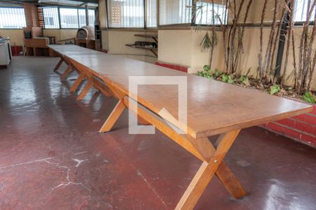 Apartamento à venda com 240m², 1 quarto e 1 vaga Apartamento à venda com 240m², 1 quarto e 1 vagaMesa de Jantar