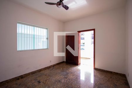 Sala de casa de condomínio à venda com 2 quartos, 260m² em Santana, Niterói