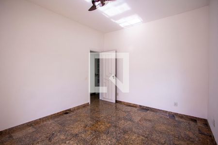 Sala de casa de condomínio à venda com 2 quartos, 260m² em Santana, Niterói