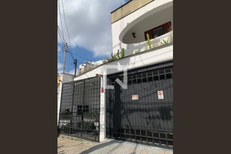 Casa à venda com 342m², 7 quartos e 2 vagas Casa à venda com 342m², 7 quartos e 2 vagasFachada