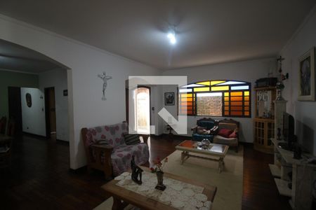 Sala de casa à venda com 3 quartos, 385m² em Jardim dos Lagos, São Paulo