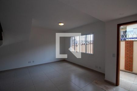 Sala de casa de condomínio para alugar com 2 quartos, 78m² em Vila Polopoli, São Paulo