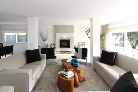 Casa à venda com 700m², 4 quartos e 5 vagasHall social