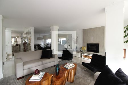 Casa à venda com 700m², 4 quartos e 5 vagasHall social