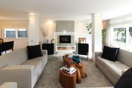 Casa à venda com 700m², 4 quartos e 5 vagasHall social