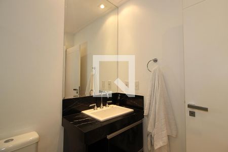 Casa à venda com 700m², 4 quartos e 5 vagasBanheiro da Suíte 1