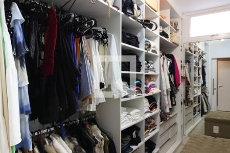 Casa à venda com 700m², 4 quartos e 5 vagascloset da Suíte master
