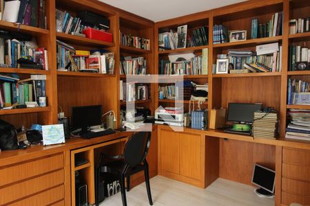 Casa à venda com 700m², 4 quartos e 5 vagasSuíte master