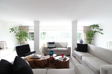 Casa à venda com 700m², 4 quartos e 5 vagasHall social