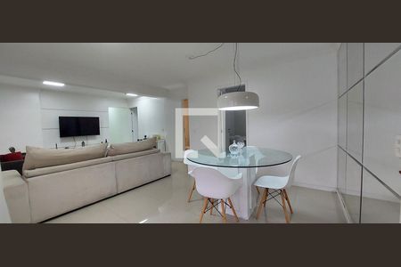 Casa de condomínio à venda com 120m², 3 quartos e 2 vagasSala