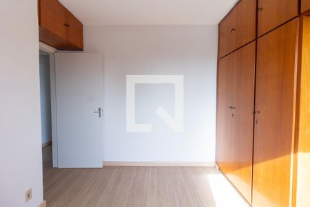 Quarto 2 de apartamento para alugar com 2 quartos, 61m² em Vila Osasco, Osasco