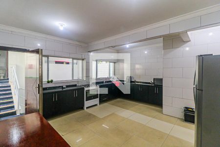 Casa para alugar com 371m², 16 quartos e 16 vagasCozinha