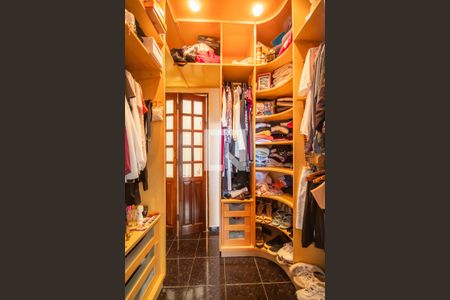 Casa à venda com 350m², 7 quartos e 4 vagas Casa à venda com 350m², 7 quartos e 4 vagasCloset da Suíte (Casa 1)