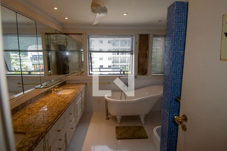 Apartamento à venda com 364m², 4 quartos e 3 vagasBanheiro da Suíte