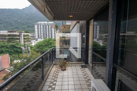 Apartamento à venda com 364m², 4 quartos e 3 vagasVaranda