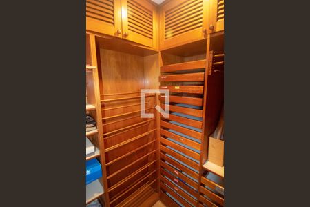 Apartamento à venda com 364m², 4 quartos e 3 vagasCloset