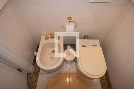 Apartamento à venda com 364m², 4 quartos e 3 vagasBanheiro 4