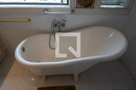 Apartamento à venda com 364m², 4 quartos e 3 vagasBanheiro da Suíte