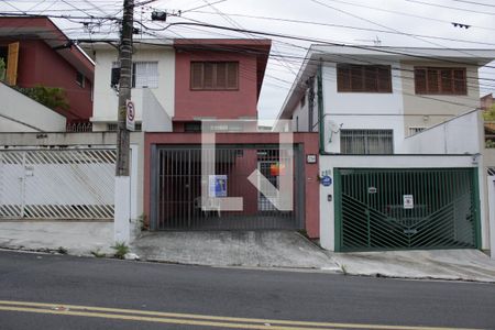 Casa à venda com 150m², 3 quartos e 2 vagas Casa à venda com 150m², 3 quartos e 2 vagasFachada