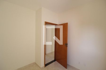 Quarto 2 de apartamento para alugar com 2 quartos, 50m² em Jardim Inconfidência, Uberlândia