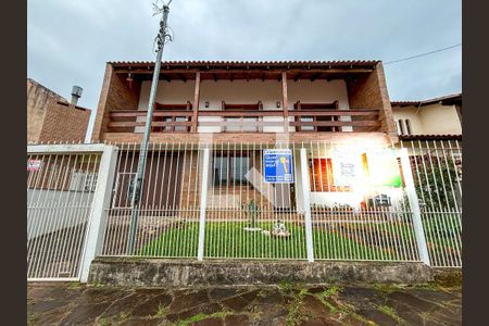 Casa para alugar com 388m², 4 quartos e 2 vagasFachada