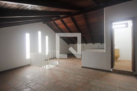 Casa para alugar com 388m², 4 quartos e 2 vagasSótão