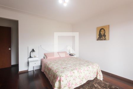 Casa para alugar com 388m², 4 quartos e 2 vagasQuarto