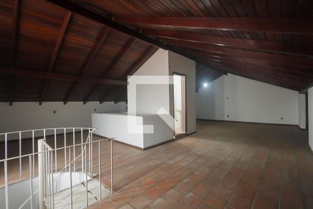 Casa para alugar com 388m², 4 quartos e 2 vagasSótão