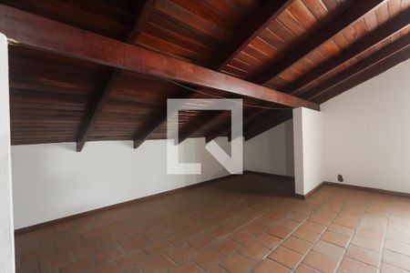 Casa para alugar com 388m², 4 quartos e 2 vagasSótão