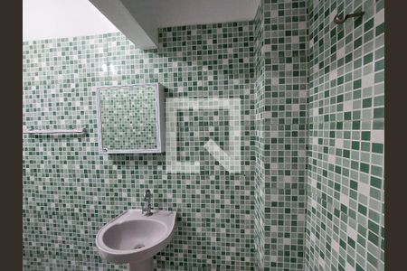 Banheiro de casa para alugar com 1 quarto, 30m² em Vila Sao Paulo, São Paulo