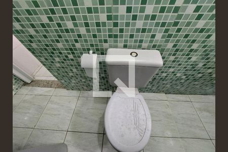 Banheiro de casa para alugar com 1 quarto, 30m² em Vila Sao Paulo, São Paulo