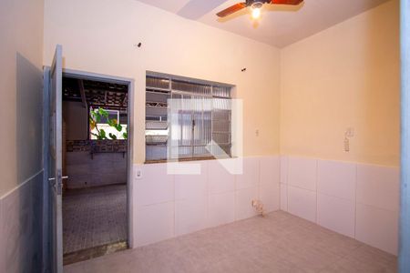 Sala de casa para alugar com 2 quartos, 80m² em Porto Novo, São Gonçalo